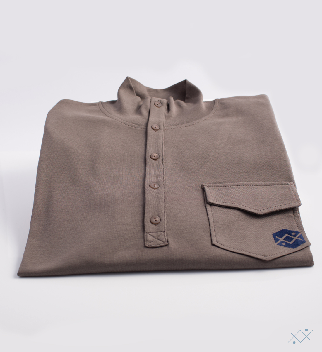 Men´s long sleeve with 5 buttons, placket in light blue velvet and raised collar - view